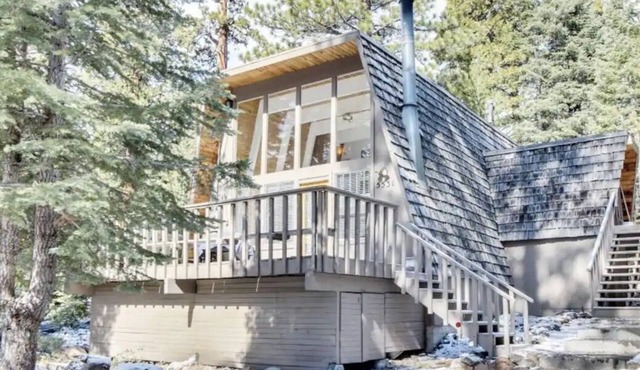 Modern and Private A-frame Near the Lake