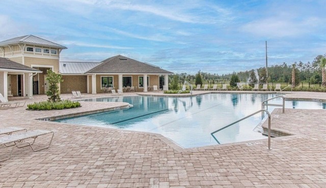 Modern and Relaxing 3BR Home w/Fire Pit & Resort Amenities - Green Cove Sprgs