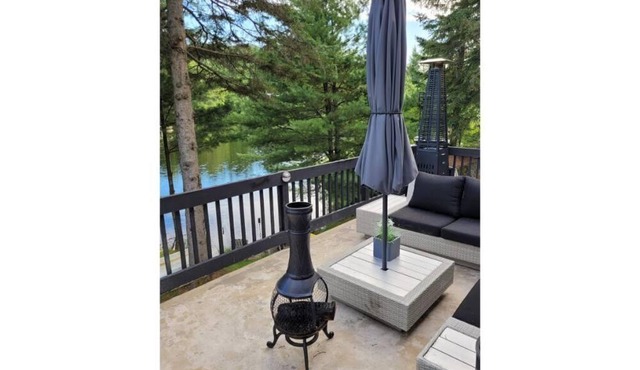 Modern and rustic chalet on the edge of a peaceful lake in Rawdon.