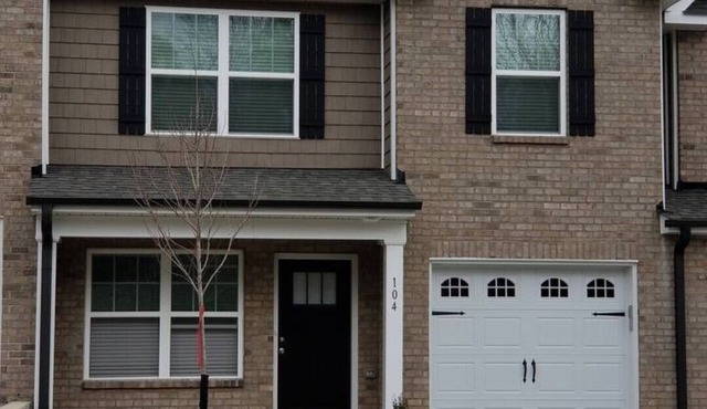 MODERN AND SPACIOUS 3 BEDROOM HOME IN DT JAMESTOWN