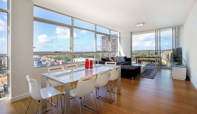 Modern and Spacious 3BR Zetland Apartment with Views over Moore Park