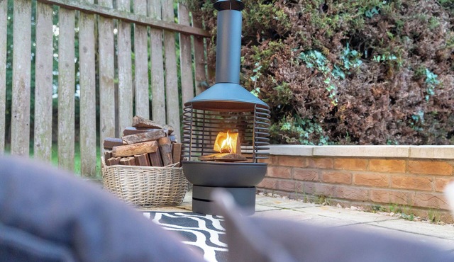 Modern and Spacious 4 Bedroom House with WiFi,Garden, Parking and Smart TV