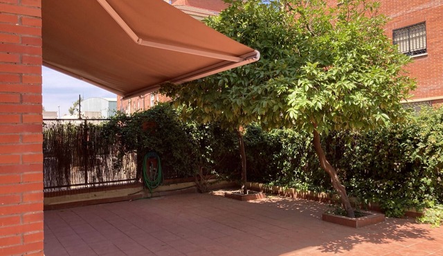 Modern and Spacious Apartment with Patio and Parking in Seville