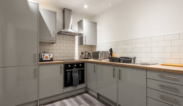 Modern and Spacious Central Rotherham Studio