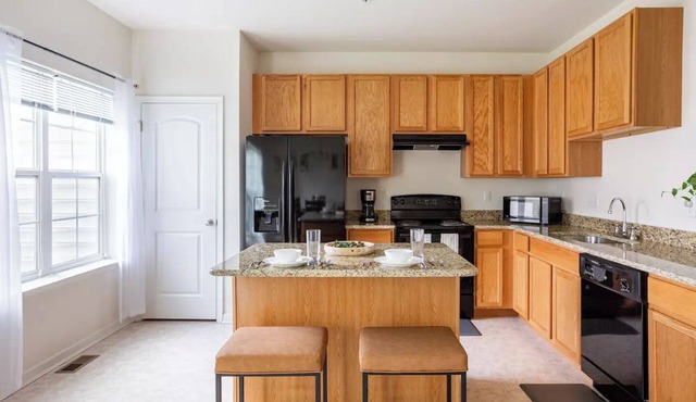 Modern and Spacious townhome minutes from UDel