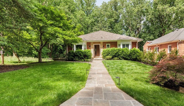 Modern and Spacious 4BR 4BA House in Rock Creek Park