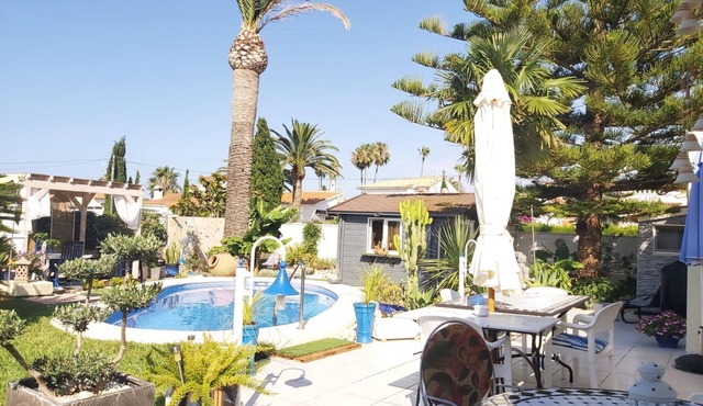 Modern and spacious villa in Els Poblets for families