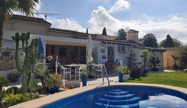 Modern and spacious villa in Els Poblets for families