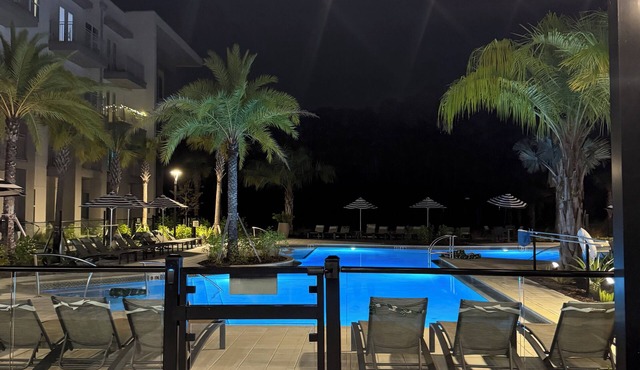 Modern and Stylish 1-bedroom + Den in beautiful Orlando