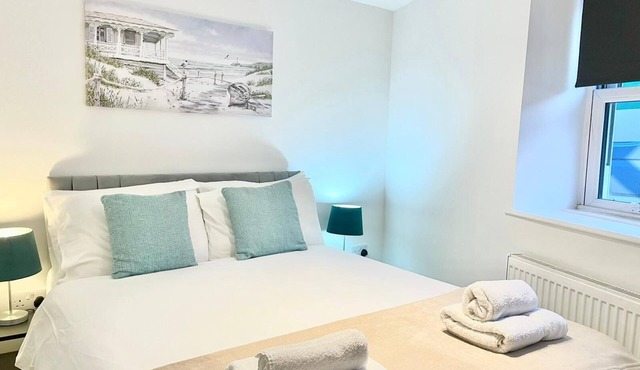 Modern and Stylish 2 Bedroom Apartment FREE PARKING