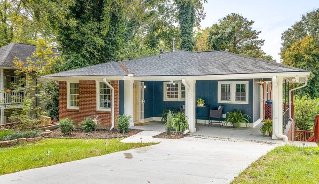 Modern and Stylish Bungalow 8 Min from Mercedes-Benz