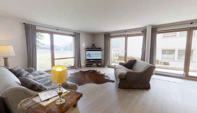 Modern and tastefully furnished 3-room apartment on the ground floor, entrance h