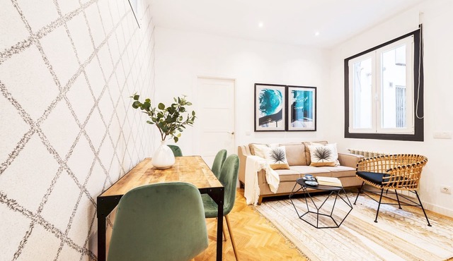 Modern and Well Connected 2 bedroom Apartment. Atocha