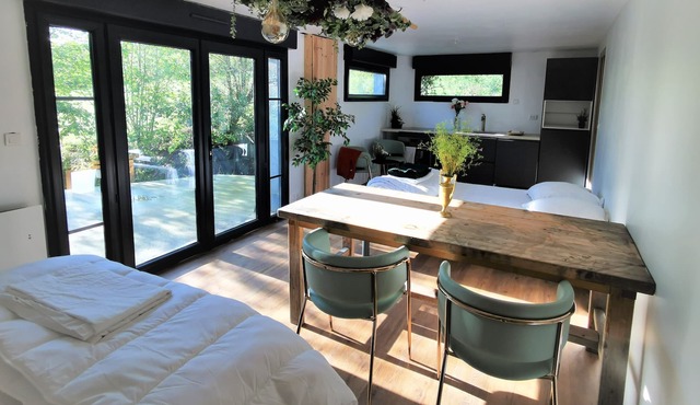 Modern annex - Jacuzzi - estate with woods & river