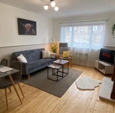Modern apartment in Glasgow West End, free parking