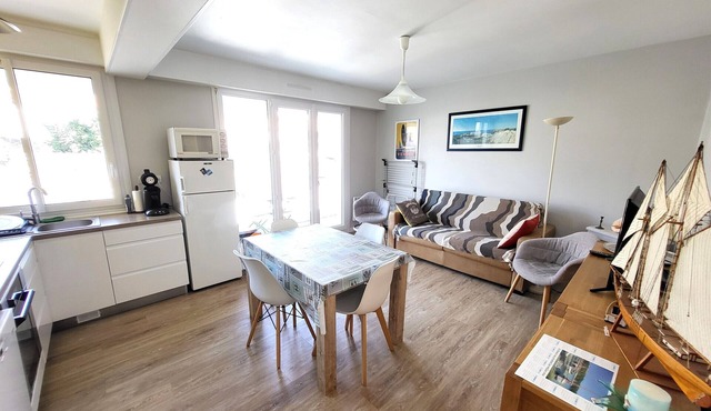 Modern Apartment - 300m Beach - Pets Allowed