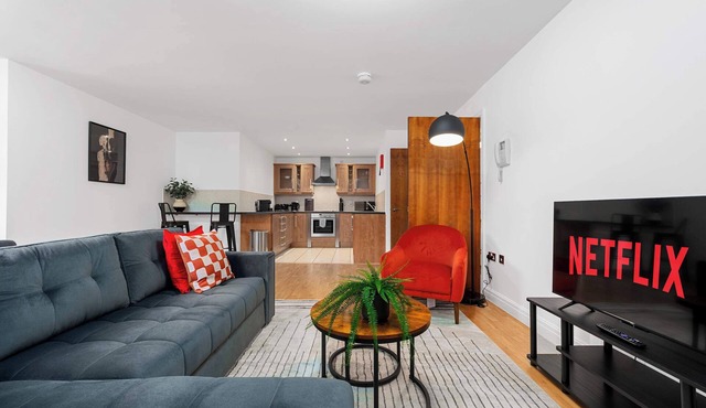 Modern Apartment + Free Parking by City SuperHost