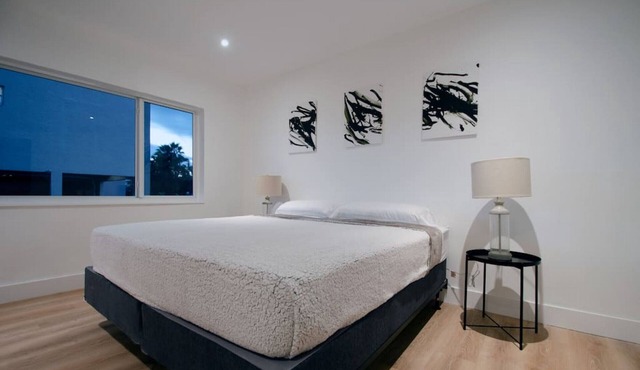Modern Apart beside canal, near beach w/parking