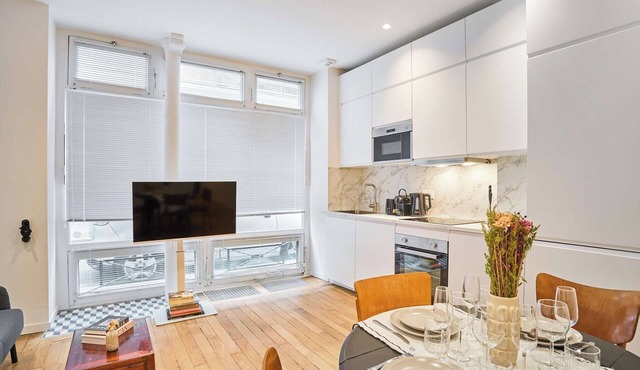Modern Apartement Center of Paris Montmartre