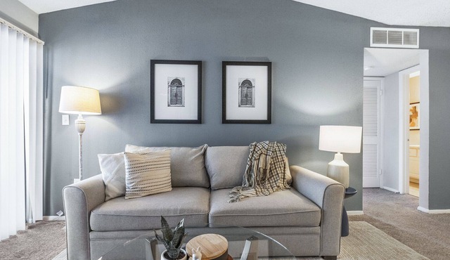 Modern Apartment in Prime Location (ID4693X0)