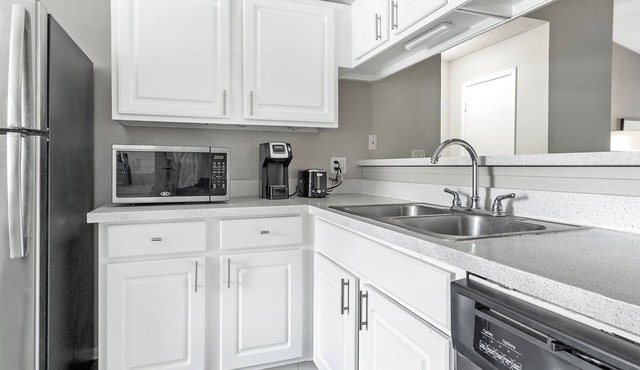 Modern Apartment in Prime Location (ID1241)