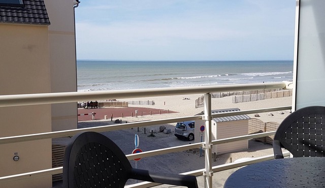 Modern apartment 2 min from beach, sea view, pets allowed