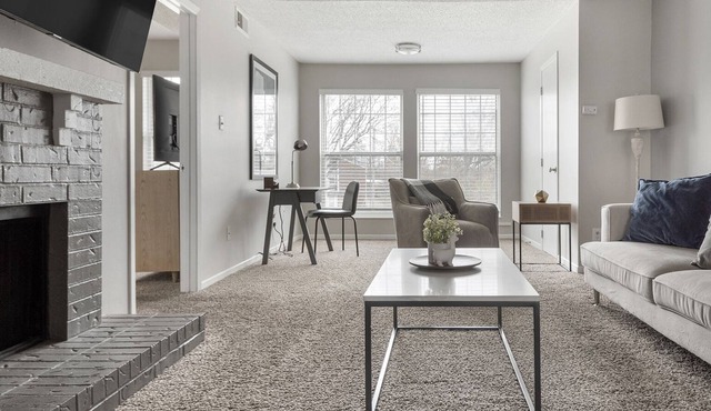 Modern Apartment in Prime Location (ID8033)