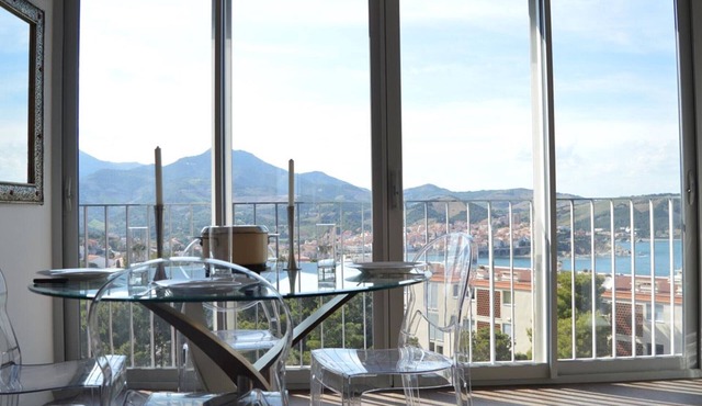Modern apartment for 4 with sea view, parking, dishwasher, and washing machine