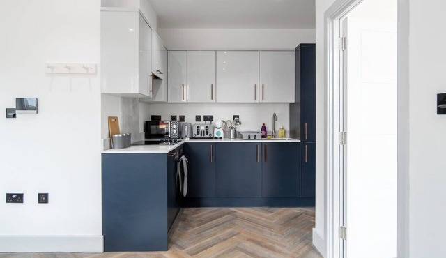 Modern Apartment in Romford near Elizabeth Line*8