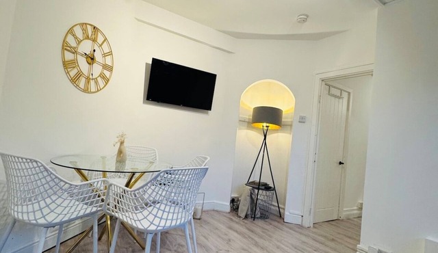 Modern Apartment near Canary Wharf