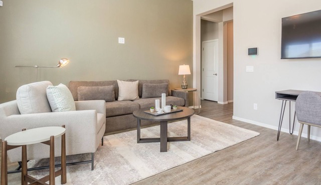 Modern Apartment in Prime Location (ID6533X33)