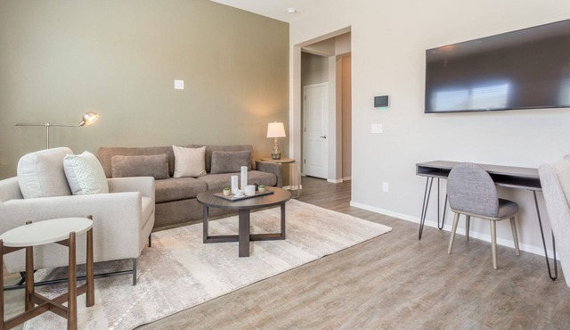 Modern Apartment in Prime Location (ID7666X27)