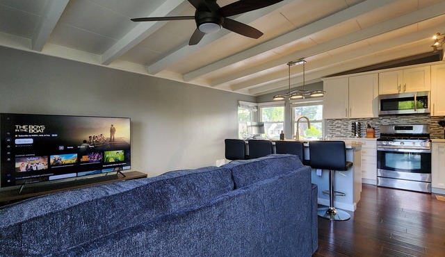 Modern Apartment Near Downtown Sac