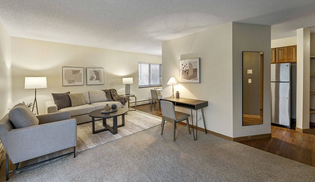 Modern Apartment in Prime Location (ID1017X869)