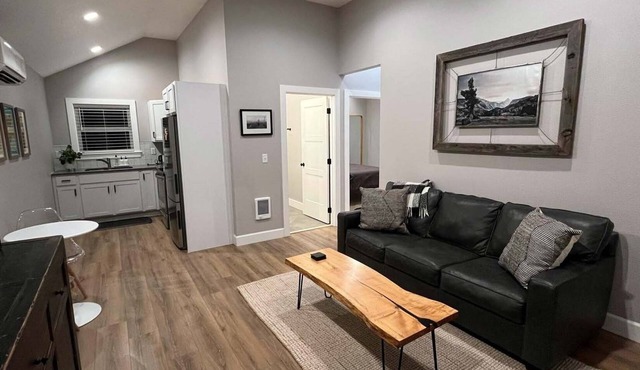 Modern Apartment 2 blocks from Manito Parkn