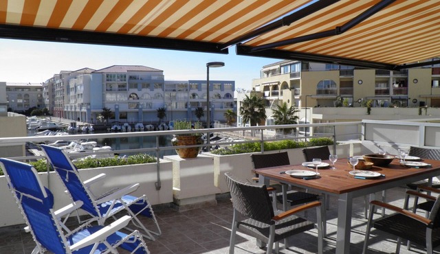 Modern apartment, 2-room cabin, terrace and veranda, near beach, private parking