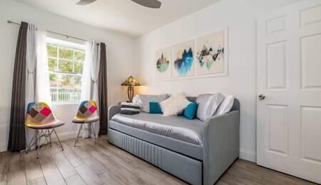 Modern Apartment by Coral Gables. 4mi Airport. 10mi Beach!