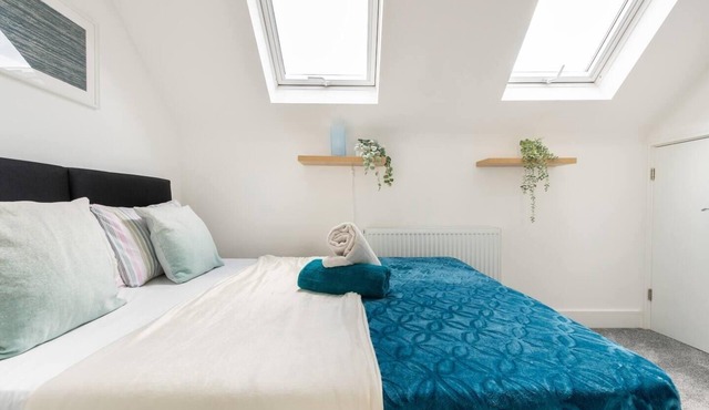 Modern Apartment, Castle View Rochester, England