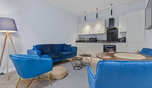 Modern Apartment Double Bed |Free Parking| Suite 4