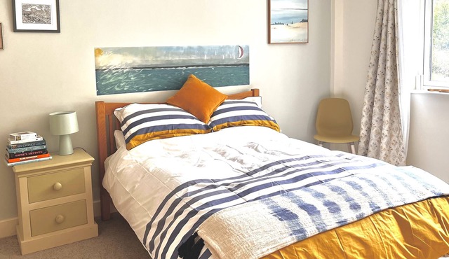 modern apartment for 2, ensuite, kitchen, with parking, in wooded valley.