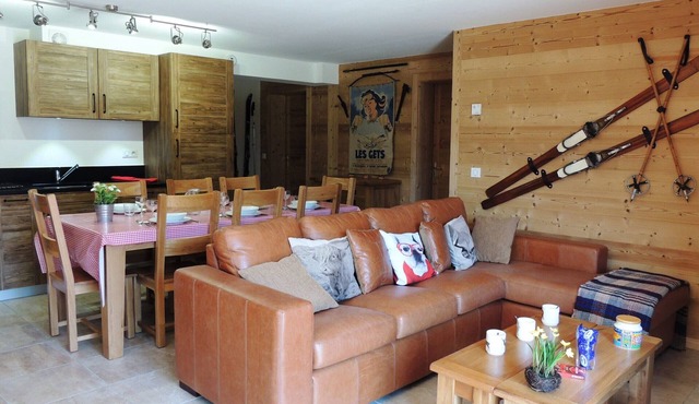 Modern apartment for 8 with WIFI and parking, Les Gets
