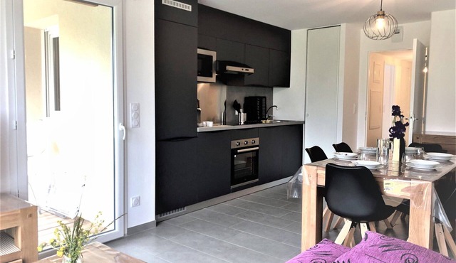 Modern apartment with terrace and private parking