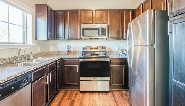 Modern Apartment in Prime Location (ID2787X57)