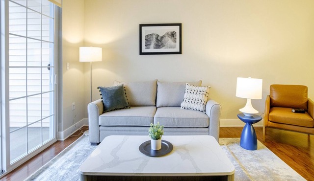 Modern Apartment in Prime Location (ID6999)