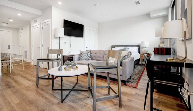 Modern Apartment in Prime Location (ID7010)