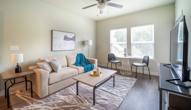 Modern Apartment in Prime Location (ID7896X37)