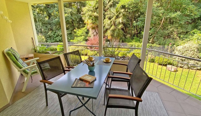 Modern apartment in a well-kept apartment building in a quiet location