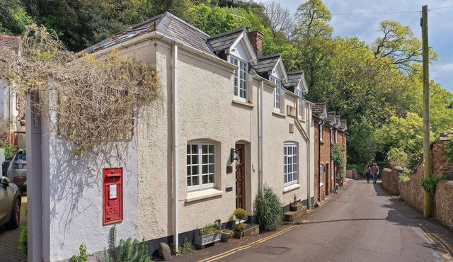 Modern Apartment in an 18th Century Cottage