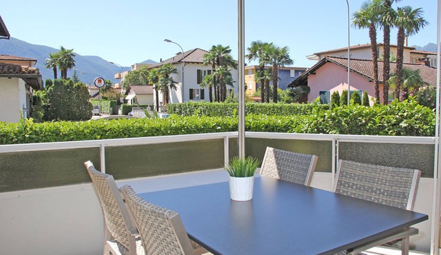 Modern apartment in apartment building with indoor pool in a sunny location on the edge of the village.
