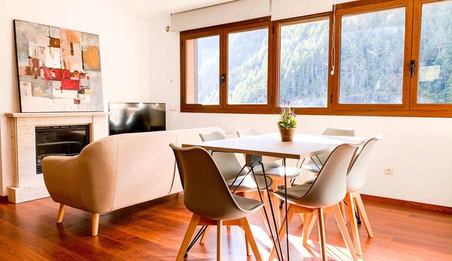 Modern apartment in Arinsal, near slopes, parking included